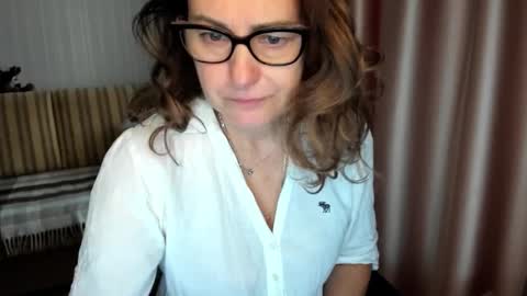 Snapshot of lauraoven1 chatting on December 2025 10:30:01 AM Lauraoven1 online show from December 2025 10:30:01 AM