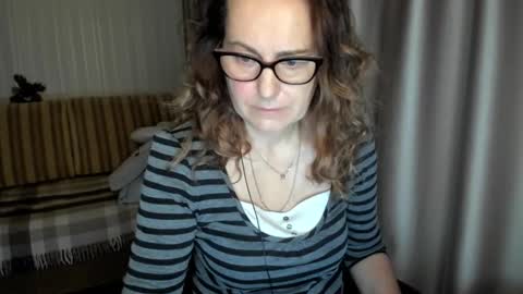 Snapshot of lauraoven1 chatting on January 2026 07:45:02 AM Lauraoven1 online show from January 2026 07:45:02 AM