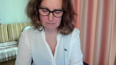 Snapshot of lauraoven1 chatting on May 2026 07:39:01 AM Lauraoven1 online show from May 2026 07:39:01 AM