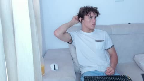 Laureent online show from February 2025 09:38:02 PM