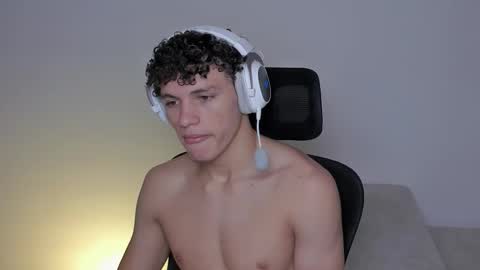 Laureent online show from September 2025 07:47:02 PM