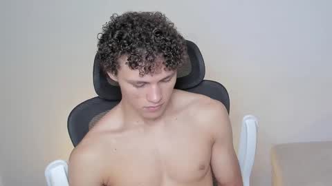 Laureent online show from October 2025 04:07:02 PM