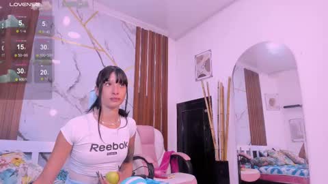 Laurem online show from February 2025 01:03:01 PM