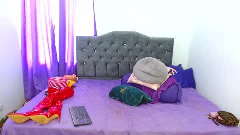 Lauren online show from November 2025 08:42:01 PM