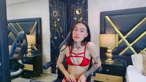 Snapshot of laurenhazeel chatting on April 2026 07:45:01 AM Lauren online show from April 2026 07:45:01 AM