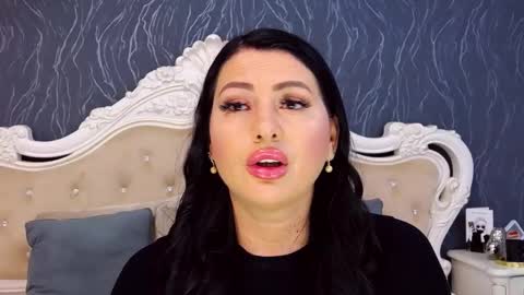 Laura online show from October 2025 02:45:02 PM