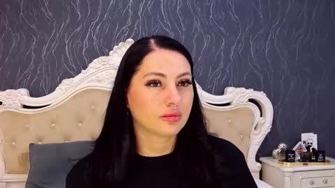 Laura online show from November 2025 07:52:02 AM