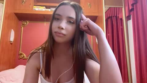 Snapshot of laurenmarney chatting on December 2025 02:48:01 PM Laura online show from December 2025 02:48:01 PM