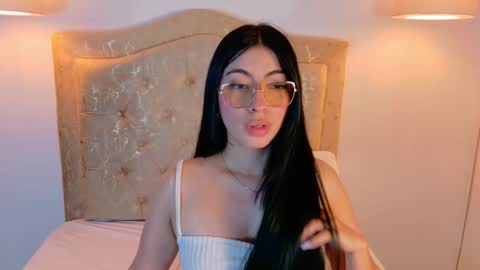 laurenn_smitth online show from November 2025 12:37:02 PM