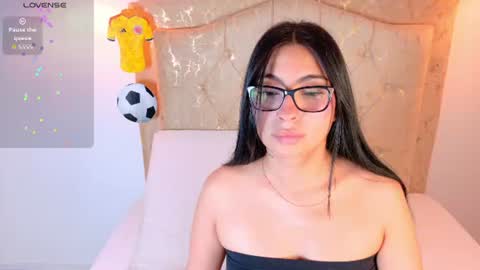 laurenn_smitth online show from July 2026 12:33:02 PM