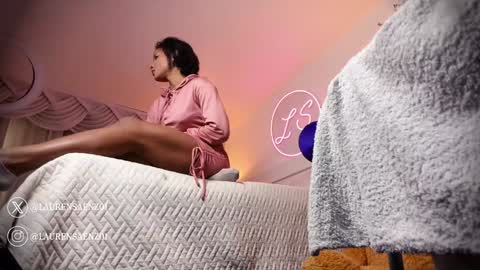 Lauren Saenz online show from January 2025 12:07:02 PM