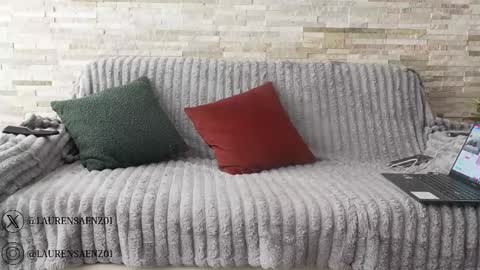 Lauren Saenz online show from November 2025 12:05:02 PM