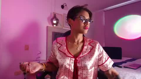 Lauren Saenz online show from July 2026 12:10:01 PM