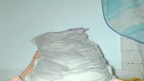 Snapshot of laurensmith122 chatting on February 2025 02:28:02 AM LAUREN SMITH online show from February 2025 02:28:02 AM