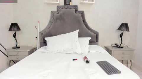 Lauren  online show from November 2025 03:28:02 PM