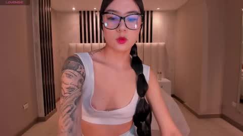 Snapshot of laurentconnor chatting on November 2025 02:54:02 AM Lau online show from November 2025 02:54:02 AM