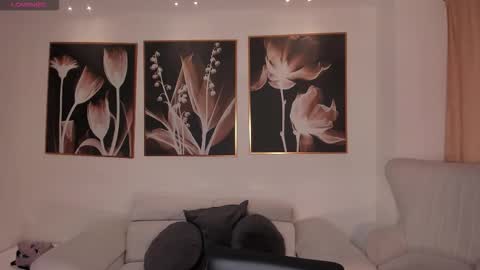 Snapshot of laurentconnor chatting on November 2025 11:43:02 PM Lau online show from November 2025 11:43:02 PM