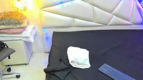 Laurent online show from December 2025 10:46:01 AM