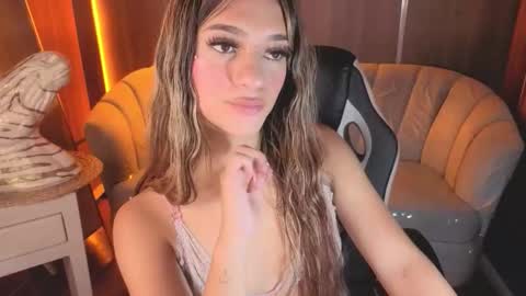 Laurita  online show from November 2025 08:08:01 PM