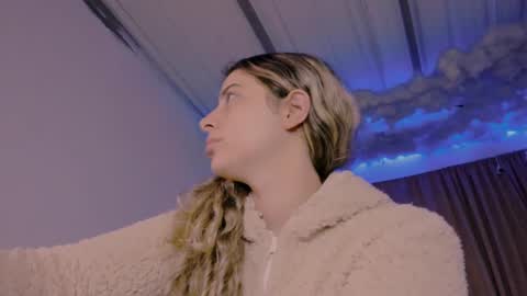 Lauu G online show from March 2025 04:37:02 AM