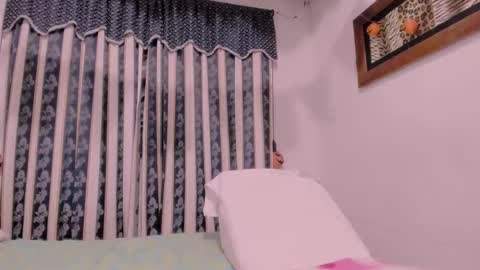 Lauu G online show from October 2025 09:54:01 AM