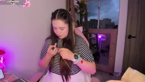 Snapshot of lauu_r chatting on September 2025 10:56:02 PM online show from September 2025 10:56:02 PM