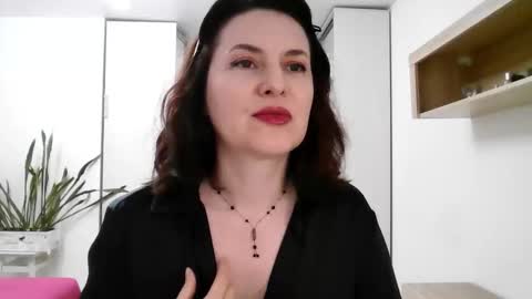 Diana  online show from October 2025 04:18:01 PM