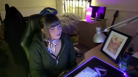 Lavenderrzz online show from November 2025 12:38:02 PM