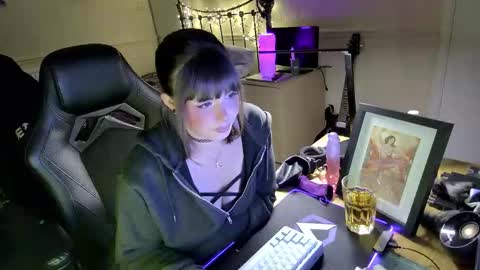 Lavenderrzz online show from December 2025 03:50:02 PM