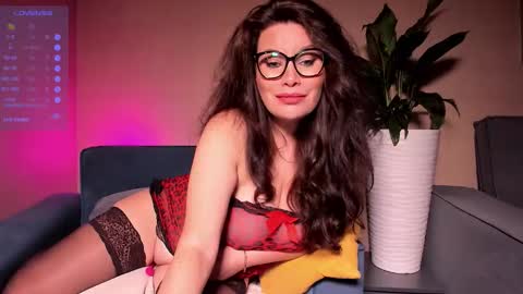 Laverna online show from November 2025 02:56:02 AM