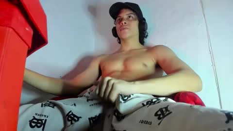 ZAmbrano online show from November 2025 08:35:02 AM