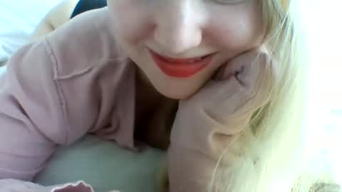 layannalea online show from December 2024 10:34:02 PM