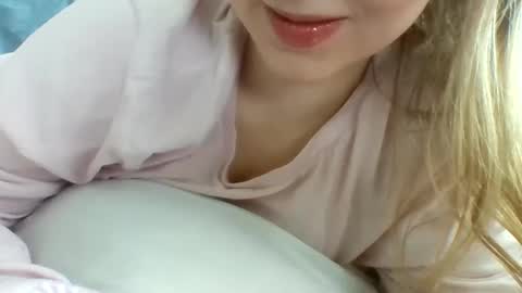 layannalea online show from February 2025 10:42:01 PM