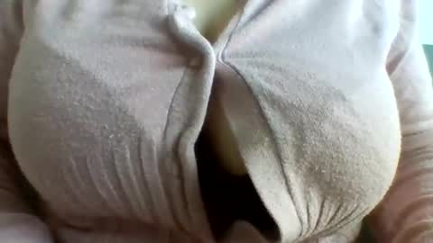 layannalea online show from November 2025 11:42:02 PM