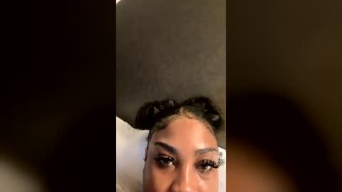 Snapshot of layla180762 chatting on July 2026 05:43:01 AM layla180762 online show from July 2026 05:43:01 AM