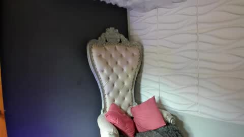 Layla online show from April 2026 06:56:01 PM