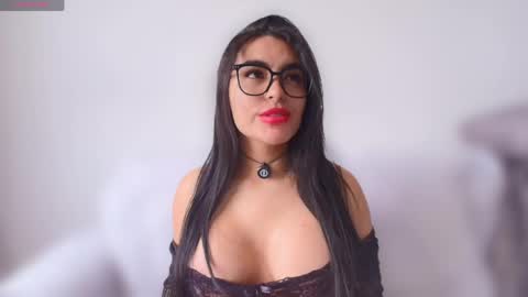 Layla online show from May 2026 04:23:02 PM