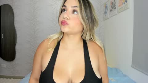 Layla Vanegas online show from December 2024 01:37:02 AM