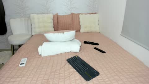 Layla Vanegas online show from December 2024 05:02:01 PM