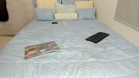 Layla Vanegas online show from January 2025 03:29:01 PM