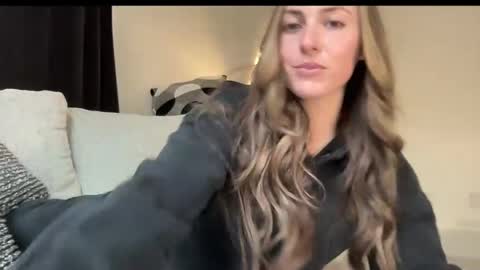 laylahlaylah1 online show from April 2026 02:49:01 PM