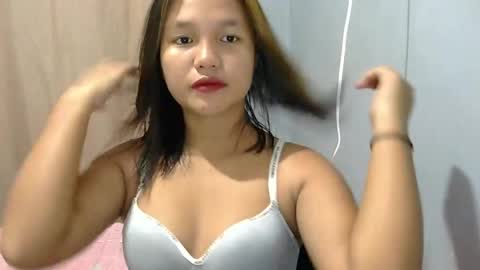 Snapshot of laylanimfa chatting on May 2026 09:48:01 AM Nimfa online show from May 2026 09:48:01 AM