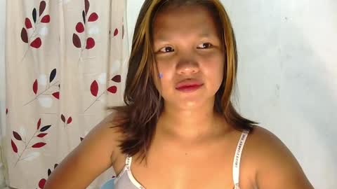 Snapshot of laylanimfa chatting on May 2026 12:01:02 PM Nimfa online show from May 2026 12:01:02 PM