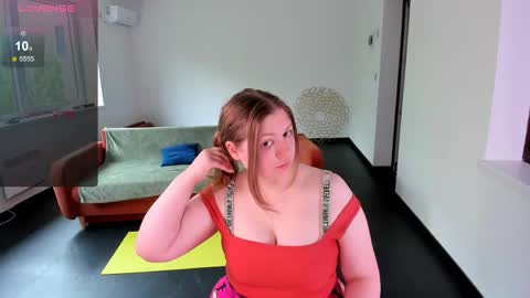 Snapshot of lea_buns chatting on May 2026 08:42:01 AM Lea online show from May 2026 08:42:01 AM