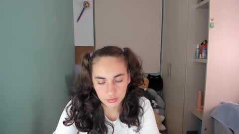 Snapshot of leah_sm chatting on January 2025 02:54:01 AM Laura online show from January 2025 02:54:01 AM