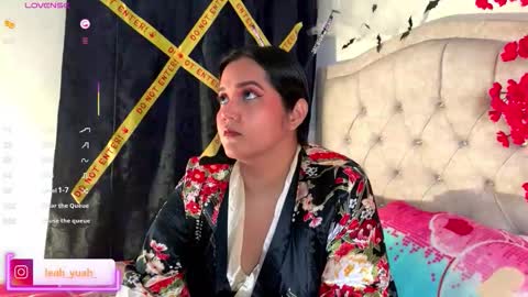 Snapshot of leah_yuah chatting on October 2025 09:21:02 AM AYSHELL online show from October 2025 09:21:02 AM