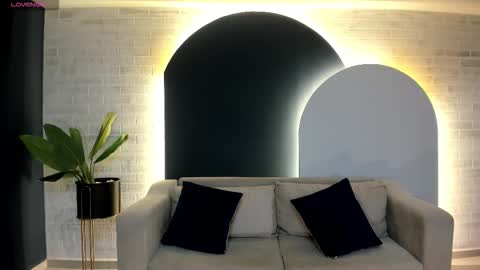 leahnovac online show from October 2025 11:07:01 AM