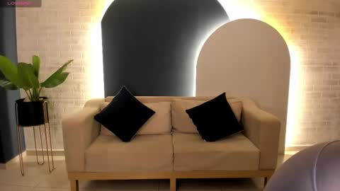 leahnovac online show from October 2025 11:08:02 AM