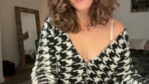 Leah Sparkles online show from December 2025 03:41:01 PM