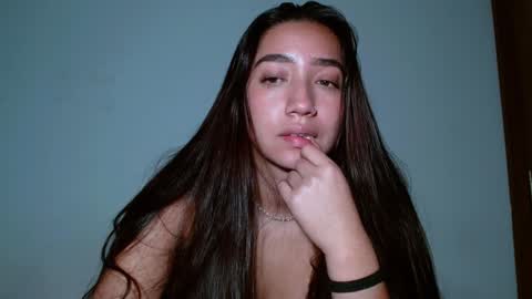 Snapshot of leanaalhub chatting on December 2024 09:17:01 AM leanaalhub online show from December 2024 09:17:01 AM